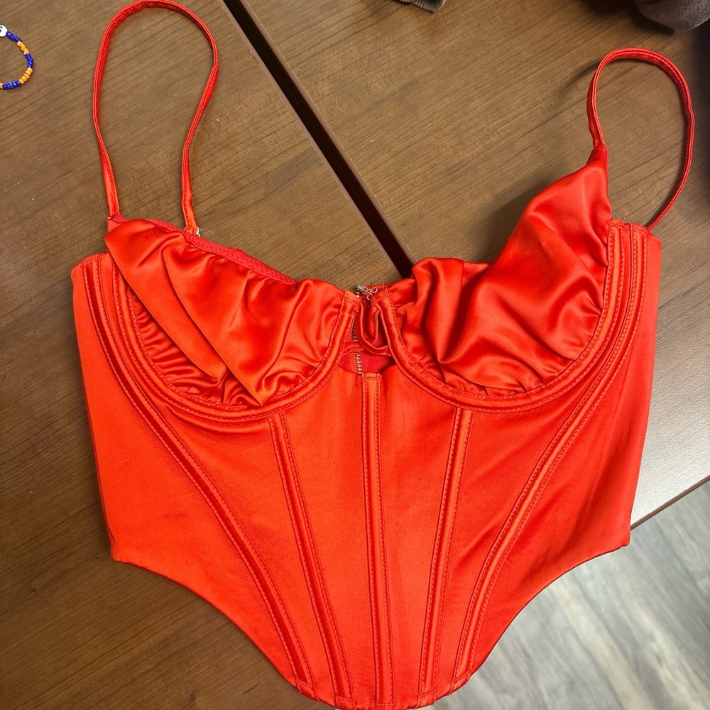 White fox corset top xs! NWOT bought and did not fit me…open to offers!